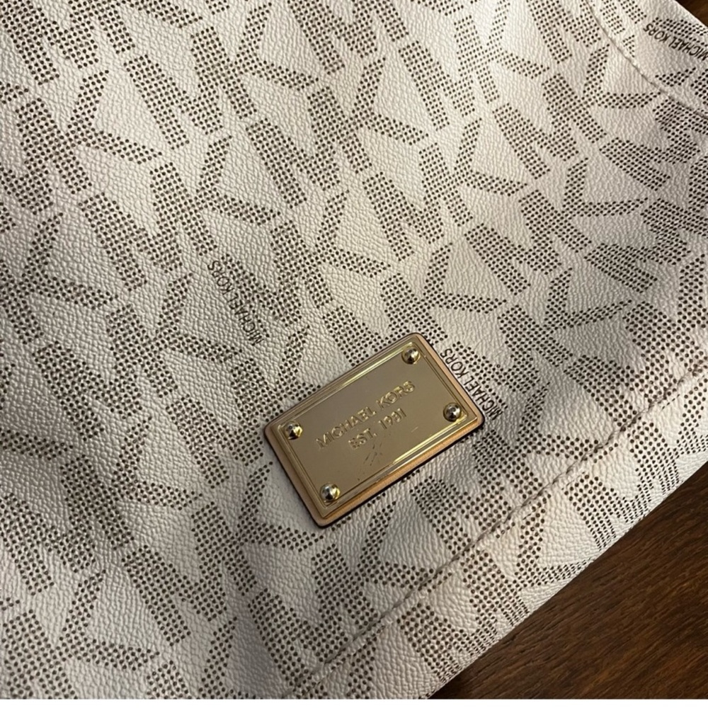 (Michael Kors) cross body travel bag never used - Picture 6 of 15